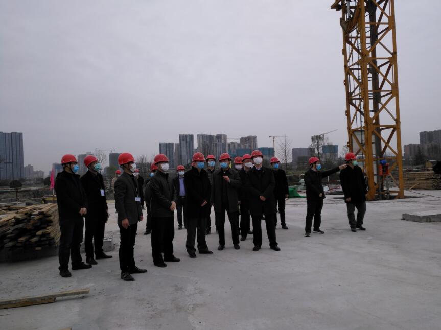 尊龙凯时集团党委书记、董事长任丁率队 赴金牛宾馆检查工程复工工作