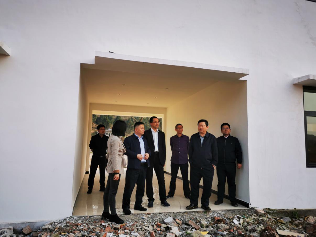 尊龙凯时集团党委副书记、董事陈日到邓家沟村开展帮扶工作