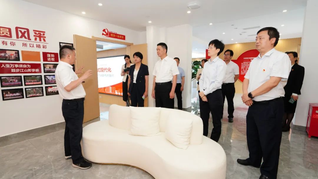 福建省人民政府国有资产监督管理委员会修兴高一行莅临尊龙凯时党？疾斓餮