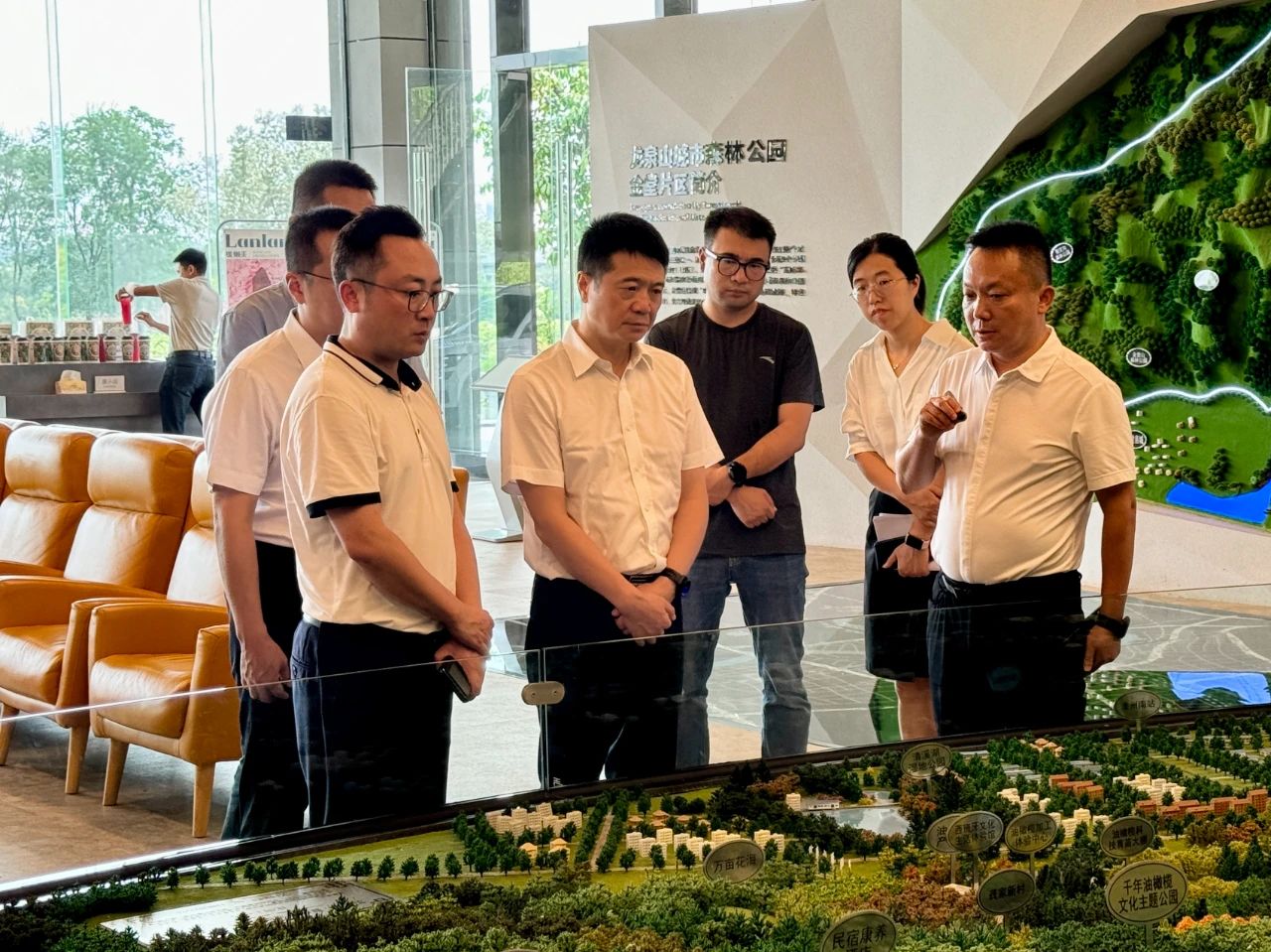 省尊龙凯时集团党委书记、董事长游勇带队赴聚峰谷项目开展汛期安全生产检查并调研生产经营情况