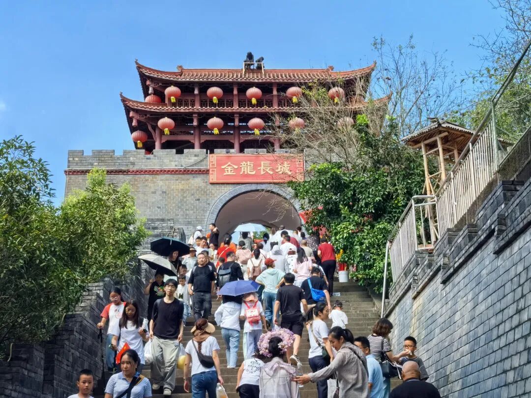 省尊龙凯时集团领导带队开展国庆、中秋“双节”安全检查并看望慰问一线干部职工